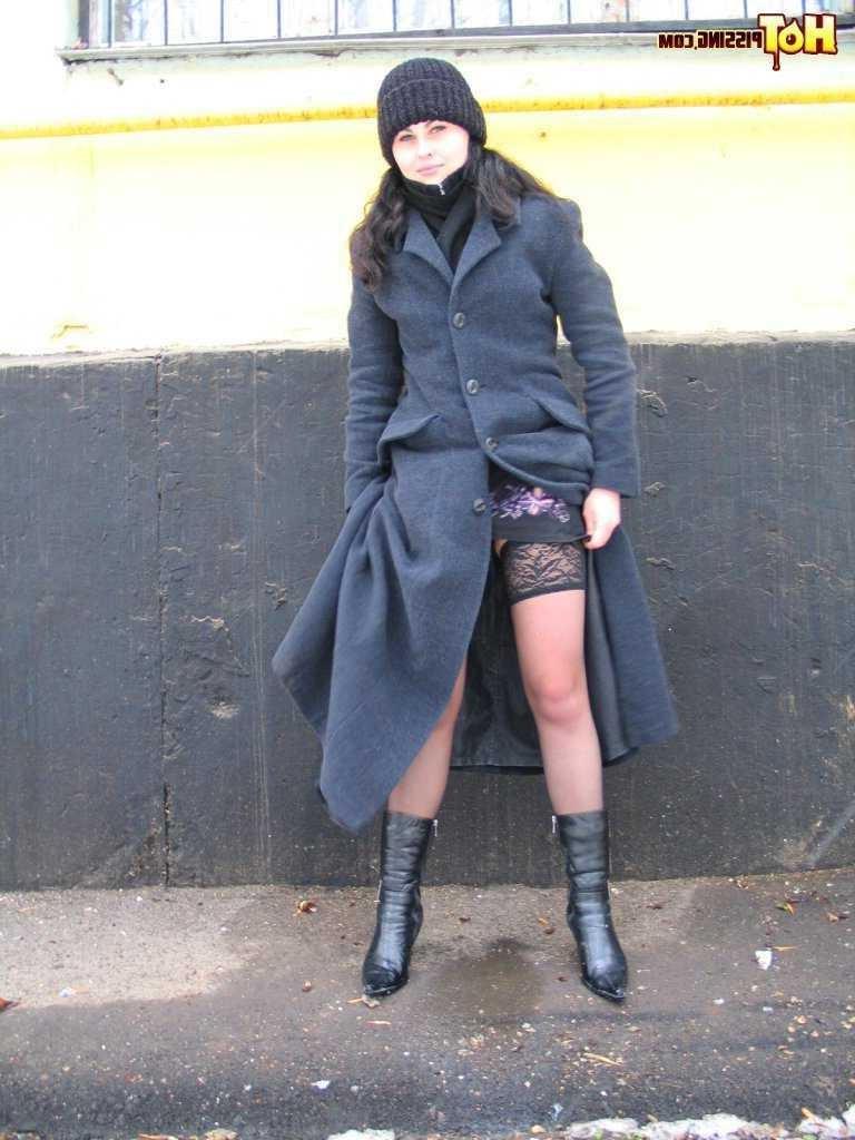 16P Girl pissing outdoors in the cold