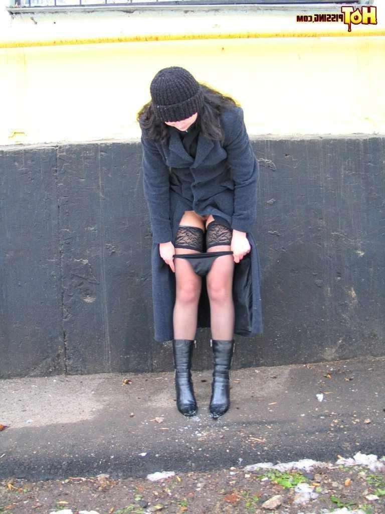 16P Girl pissing outdoors in the cold
