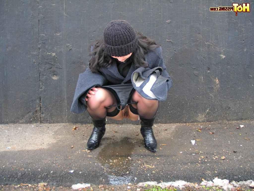 16P Girl pissing outdoors in the cold