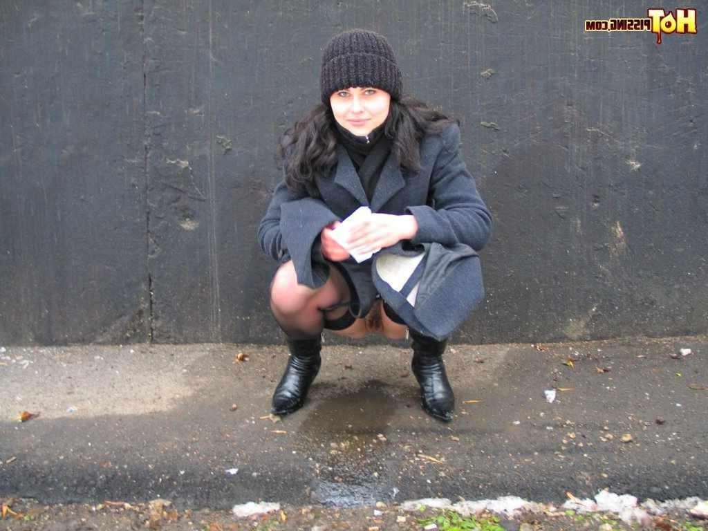 16P Girl pissing outdoors in the cold