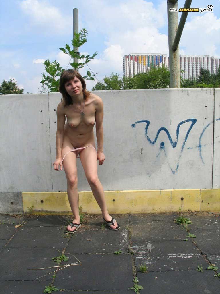 16P Slut pissing outdoors