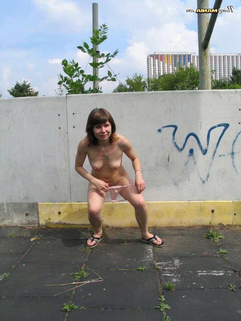 16P Slut pissing outdoors