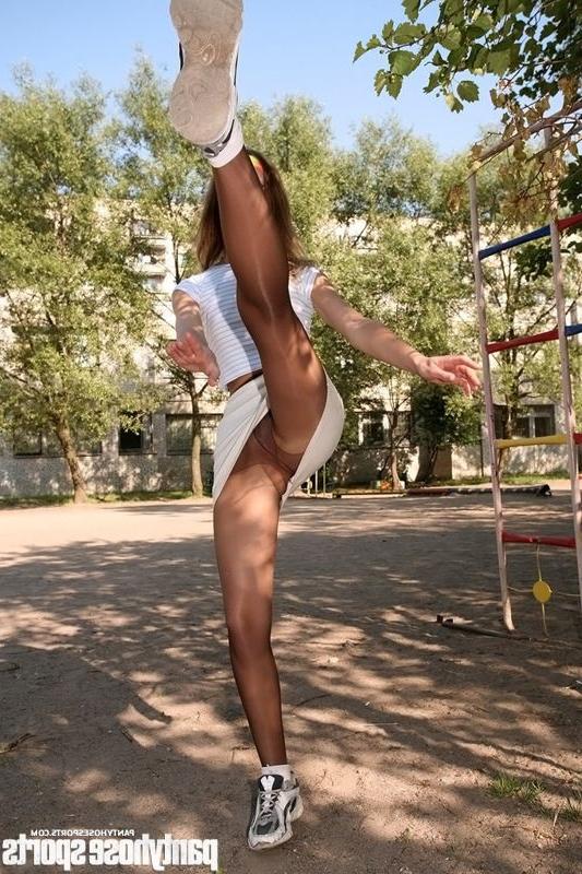 15P Young Kristie at outdoor pantyhose aerobics workout