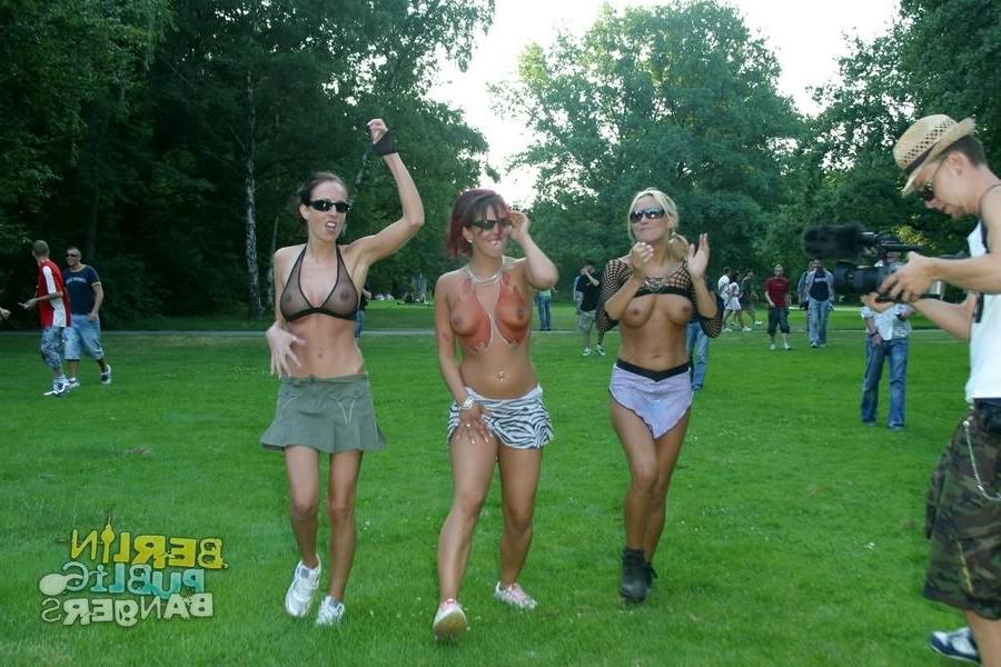 16P Naughty german amateur sluts making outdoor lesbian show on public