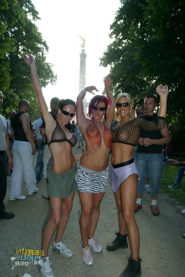 16P Naughty german amateur sluts making outdoor lesbian show on public
