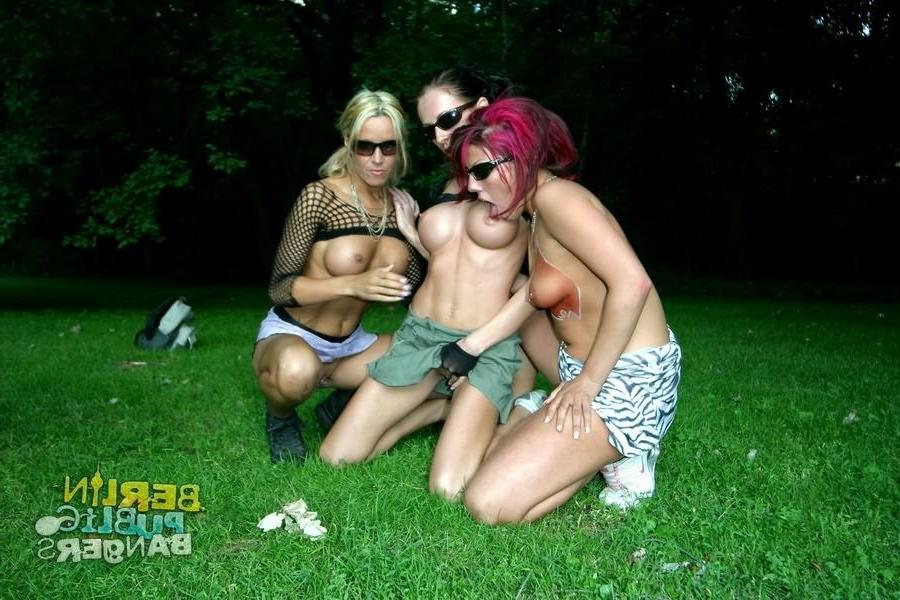 16P Naughty german amateur sluts making outdoor lesbian show on public