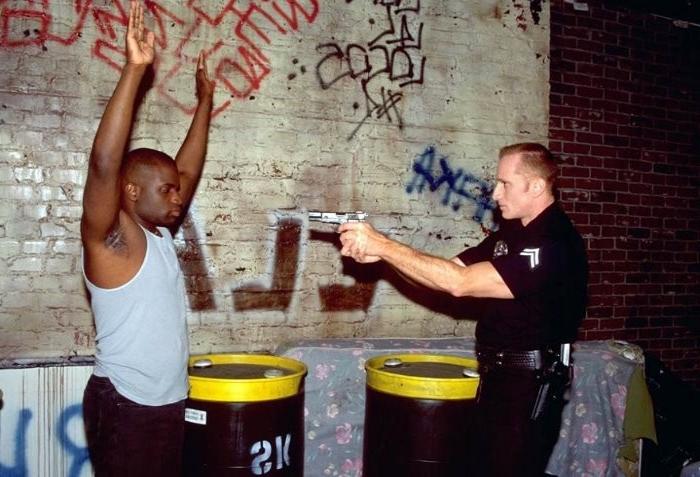 20P Euro hairy policeman sucking and fucking a muscle black suspect