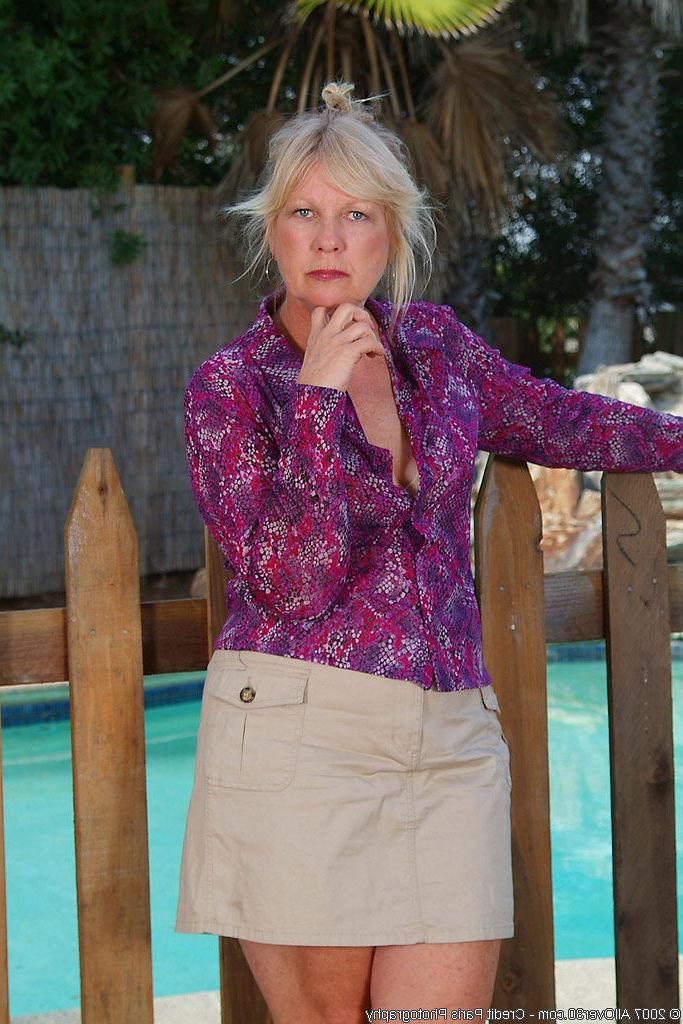 16P Granny out by the pool ya all