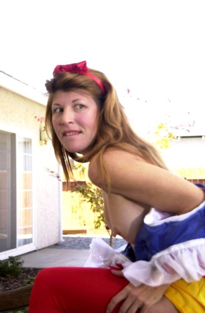 16P Red stockings mature maid spreads hairy aged pussy outdoors