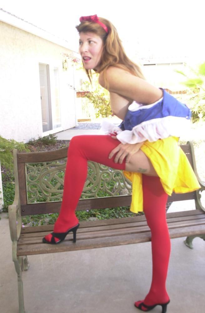 16P Fetish mature maid in red stockings spreads her aged camel toe