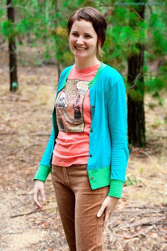 16P Girl shows her natural bush outdoor