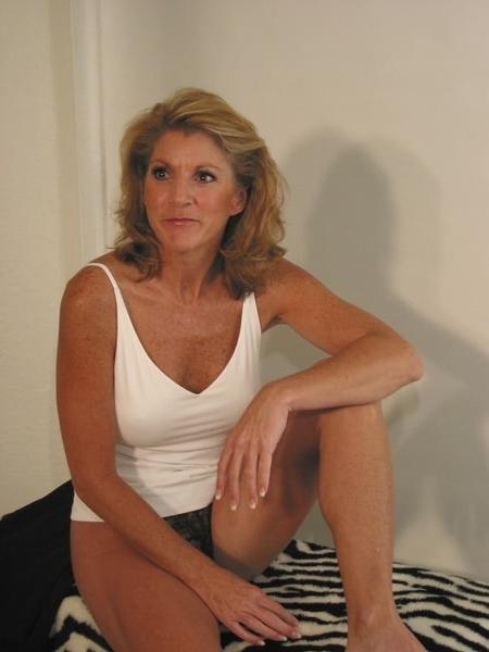 20P Horny aged woman