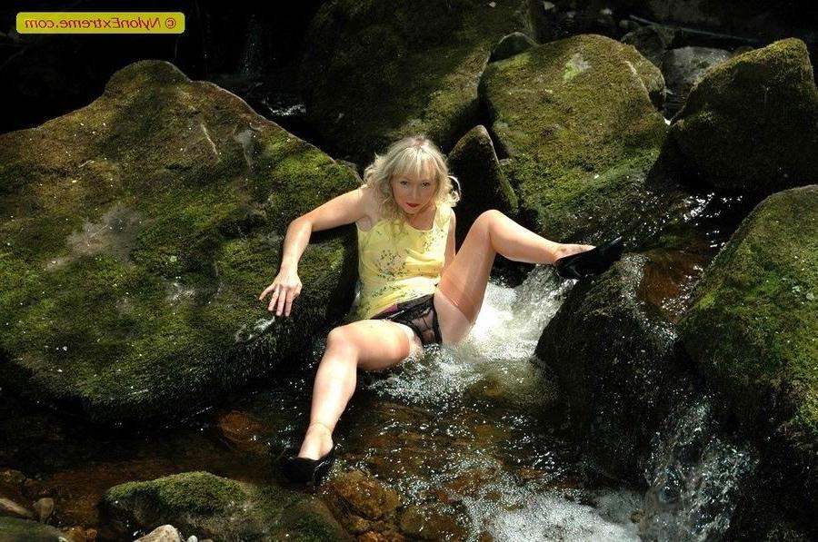 12P Leggy milf Sue in nylons posing outdoors