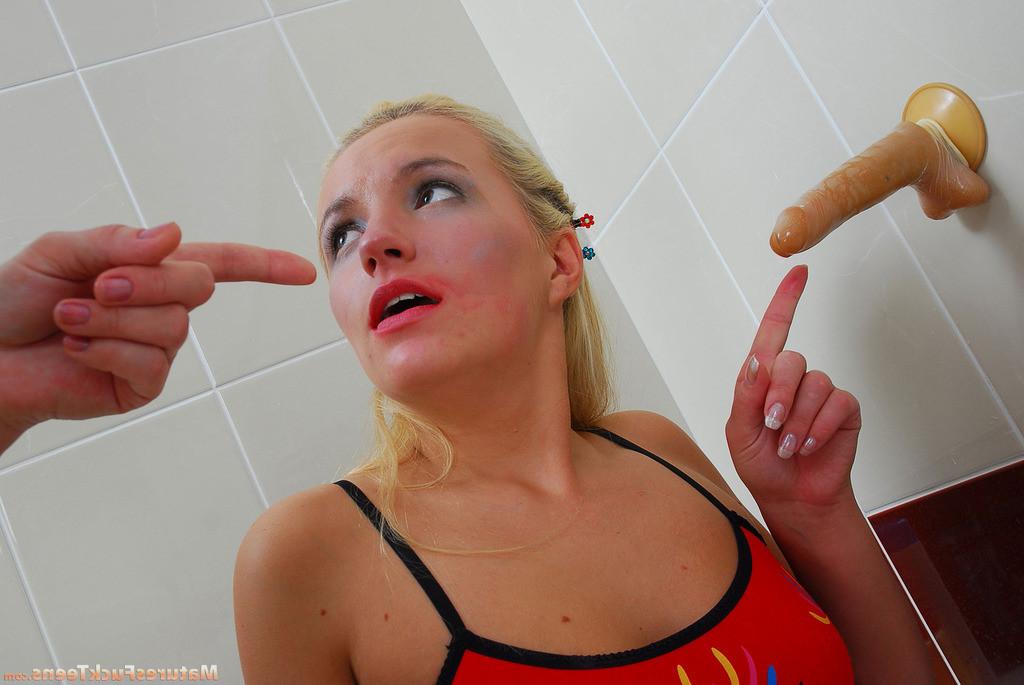 20P Old and young gals do it a French way