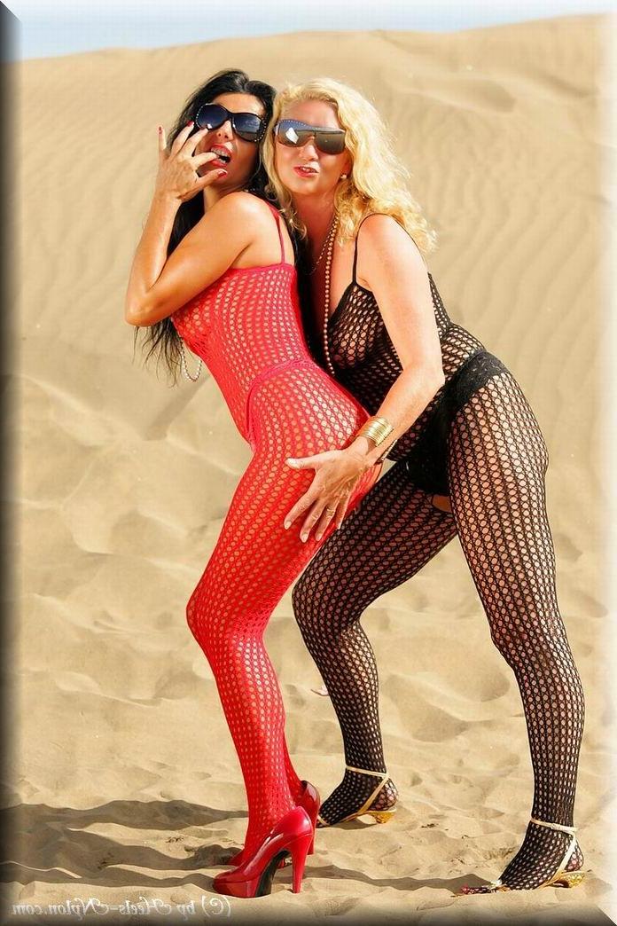 12P Two german milf lesbians having fun in pantyhose outdoors