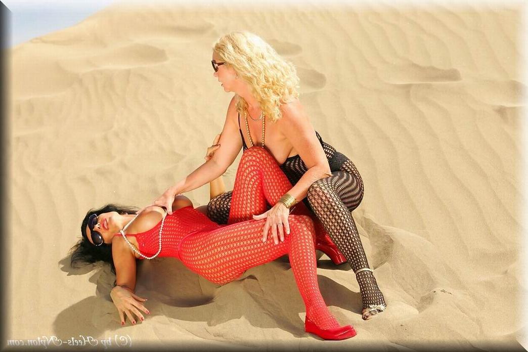 12P Two german milf lesbians having fun in pantyhose outdoors