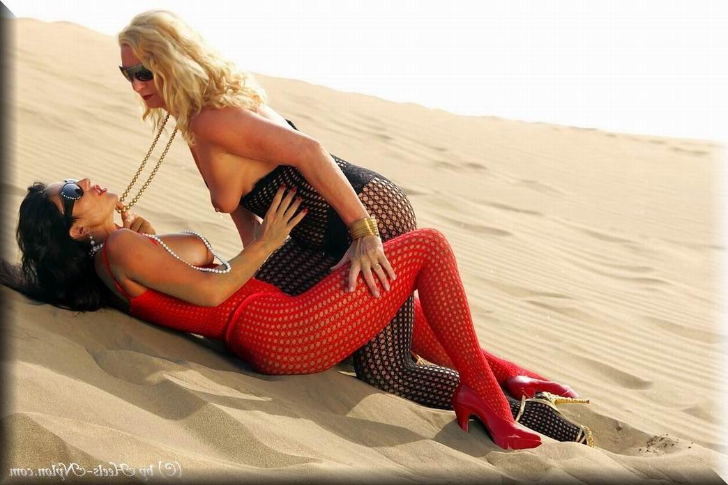 12P Two german milf lesbians having fun in pantyhose outdoors