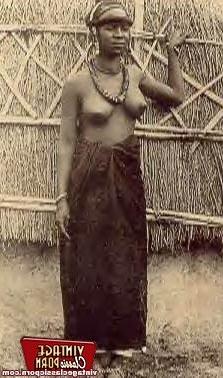 12P Classic African ladies showing their real bodies