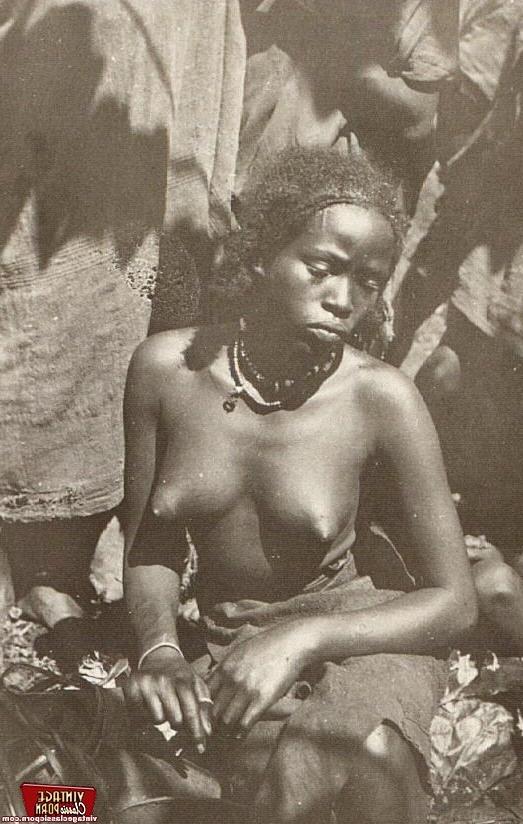 12P Classic African ladies showing their real bodies