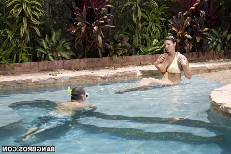 15P Big tits milf in bikini outdoors hardcore sex and cumshot