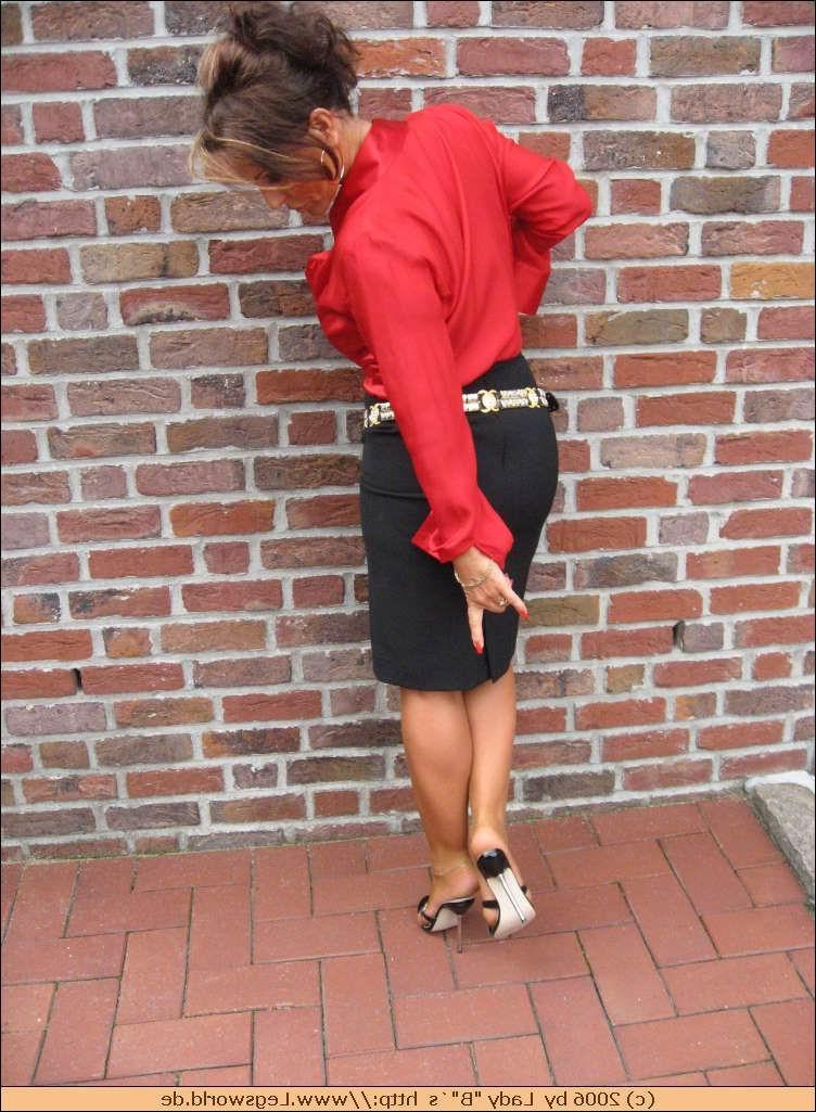 12P Leggy lady in stockings posing outdoors