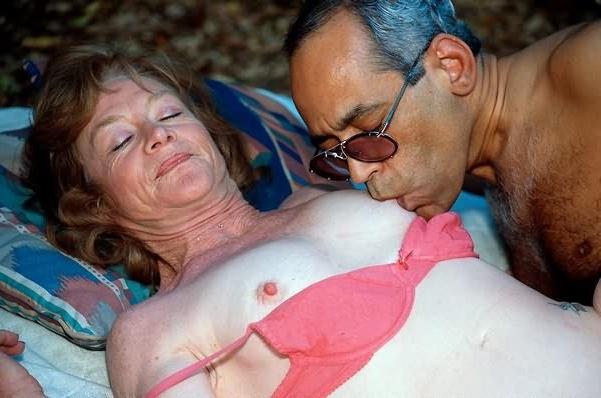 20P Mature Outdoor Fucking
