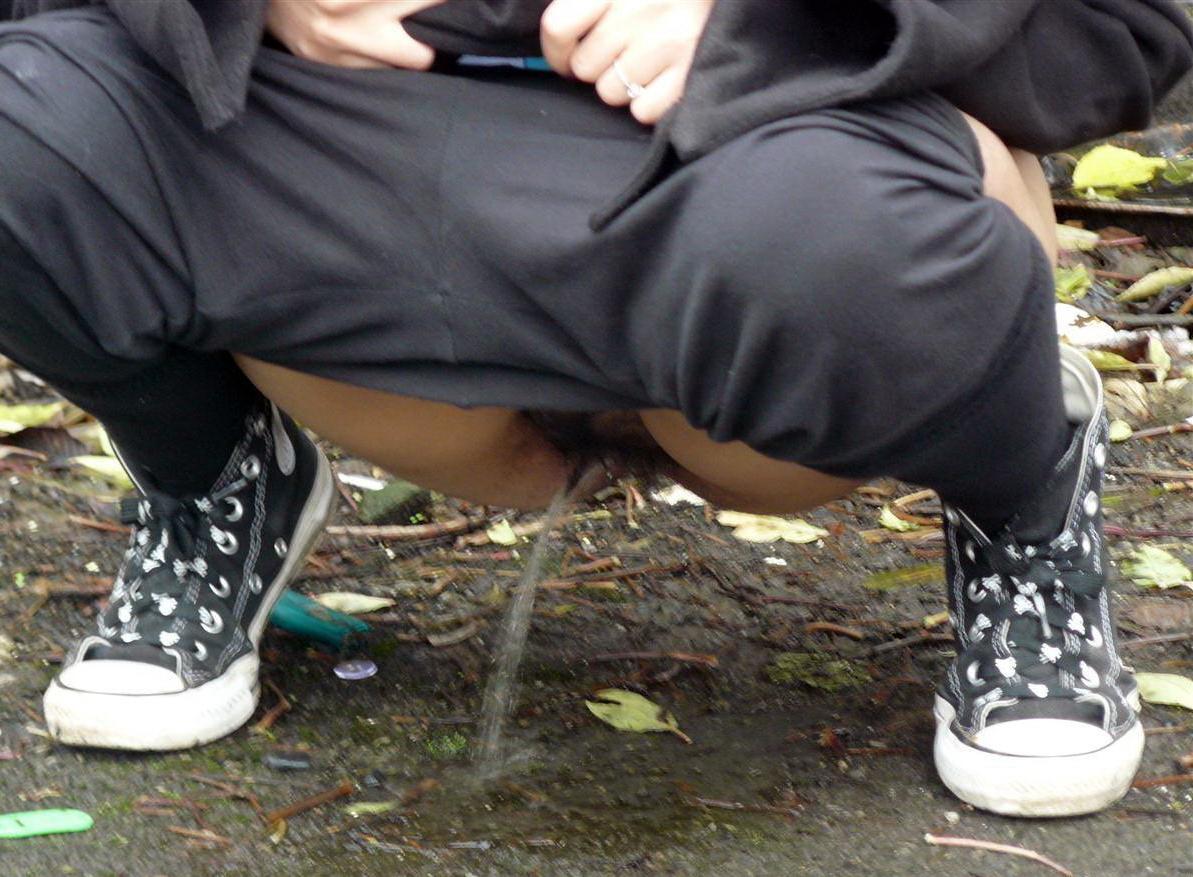 16P Indian teen Zarina Masoud pissing in public and flashing hairy pussy outdoors