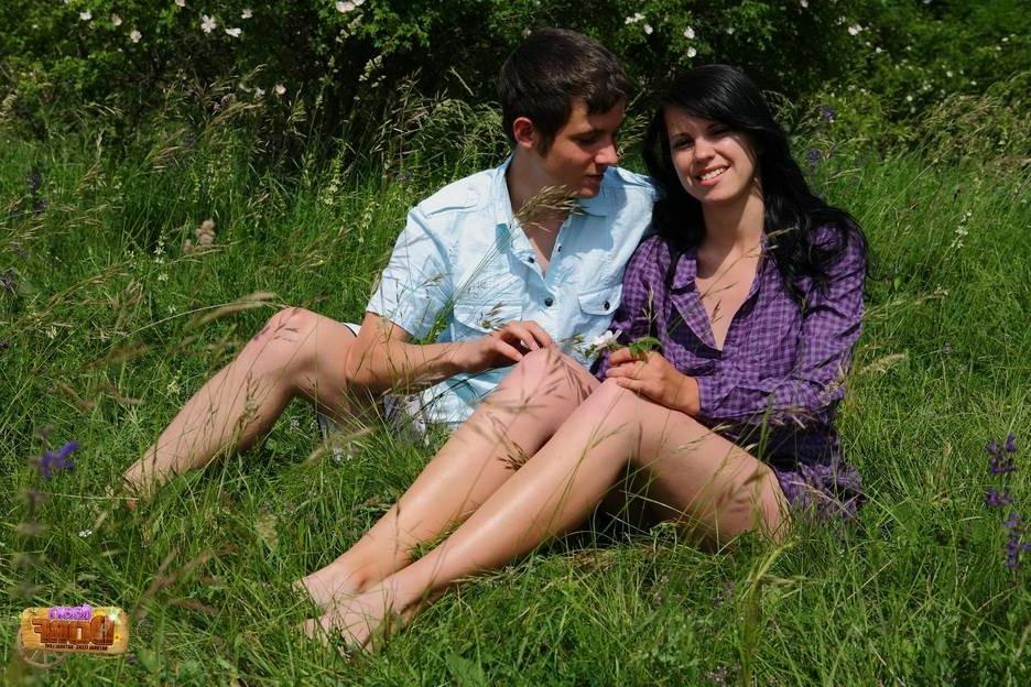 15P Natural teen babe in hardcore sex love outdoors with oral