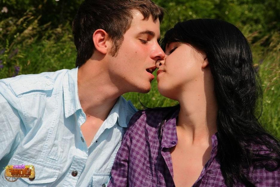15P Natural teen babe in hardcore sex love outdoors with oral