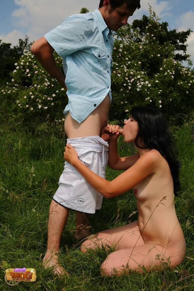15P Natural teen babe in hardcore sex love outdoors with oral