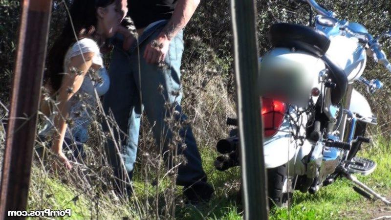 12P Couple gets horny and starts fucking outdoors