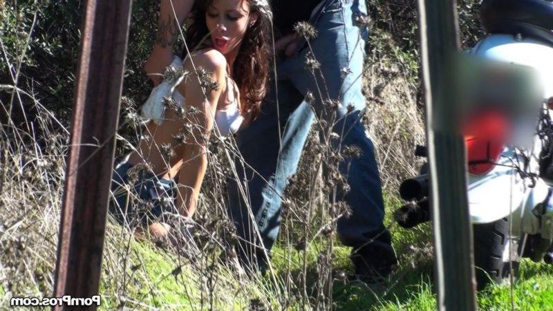 12P Couple gets horny and starts fucking outdoors