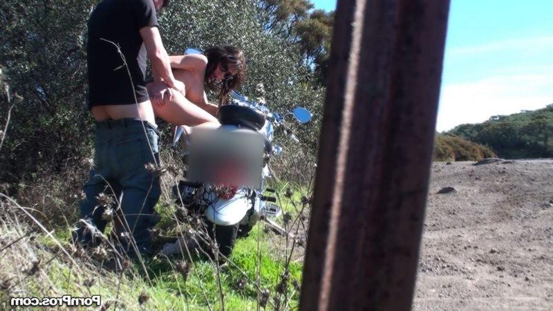 12P Couple gets horny and starts fucking outdoors