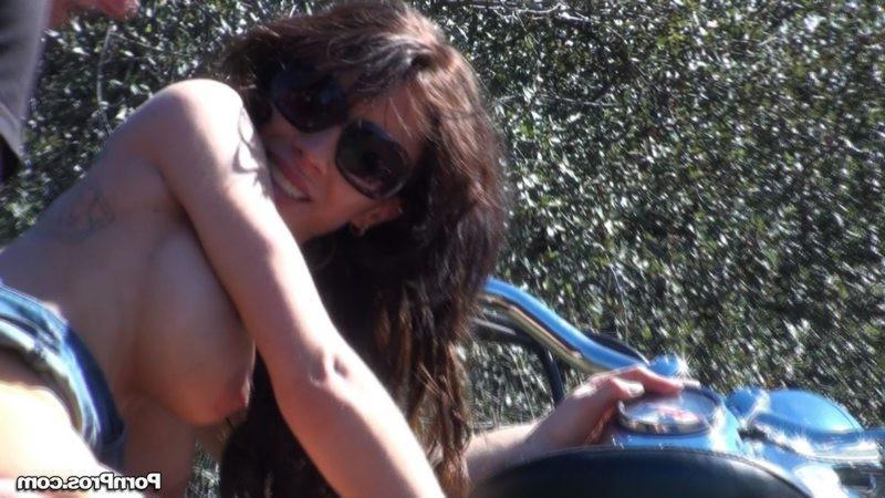 12P Couple gets horny and starts fucking outdoors