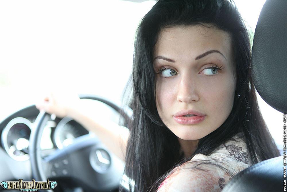 20P Ever wondered how a real porn star spends her days Feel free to come on in, then