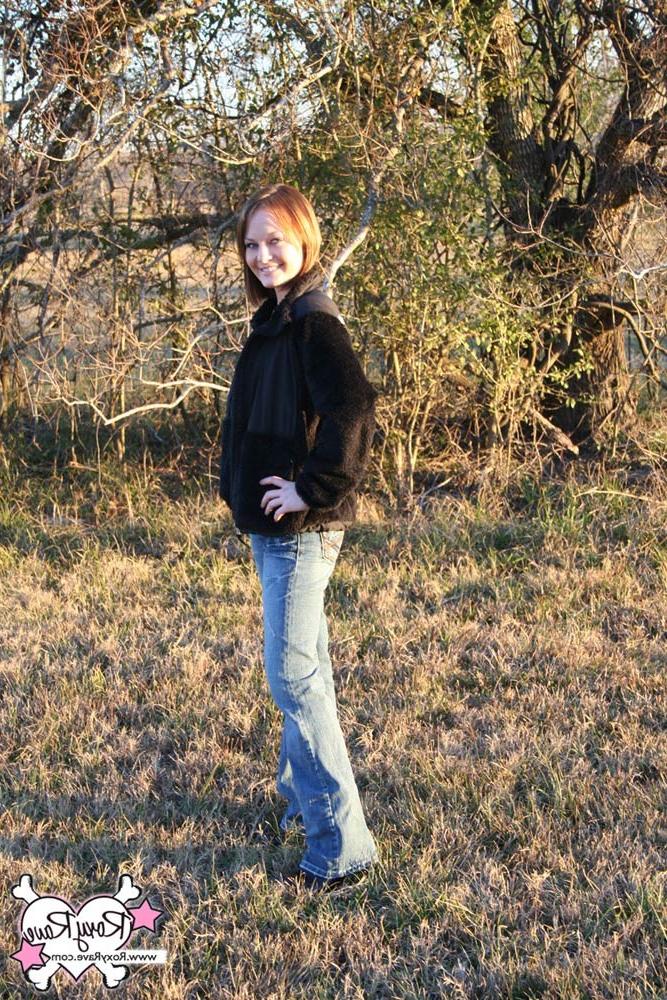 16P Amateur teen girl teasing outdoors