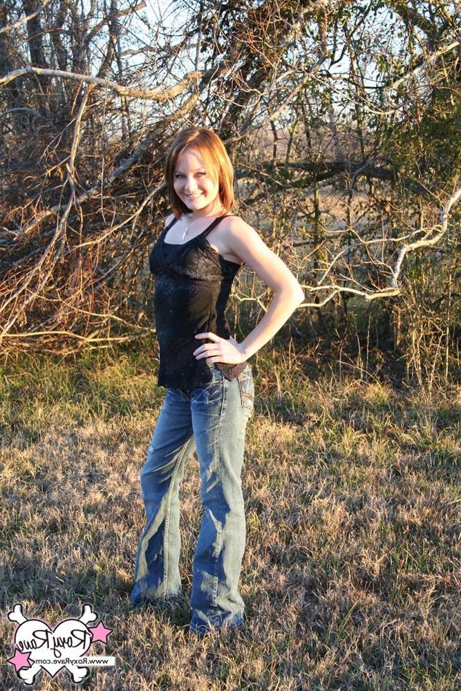 16P Amateur teen girl teasing outdoors