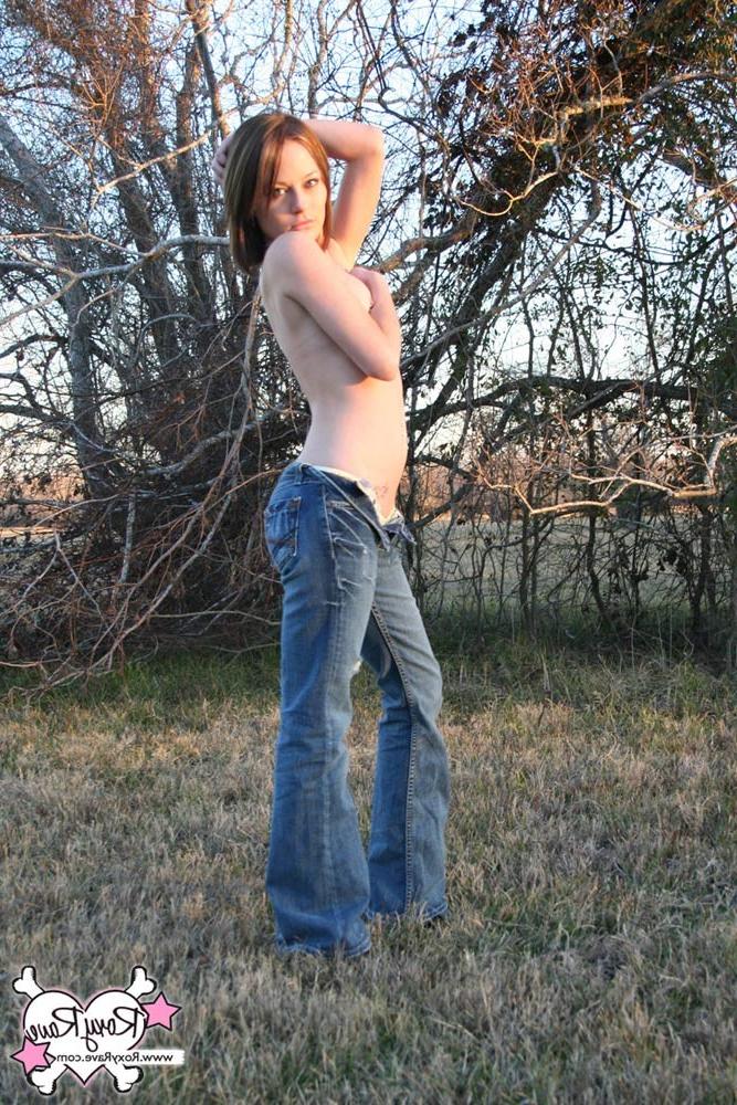 16P Amateur teen girl teasing outdoors