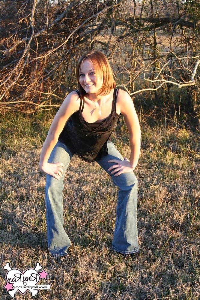 16P Amateur teen girl teasing outdoors