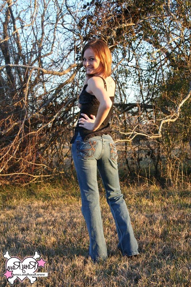16P Amateur teen girl teasing outdoors
