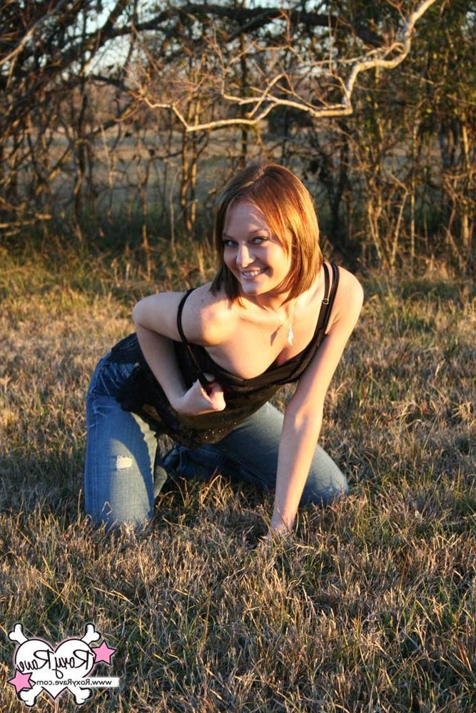 16P Amateur teen girl teasing outdoors