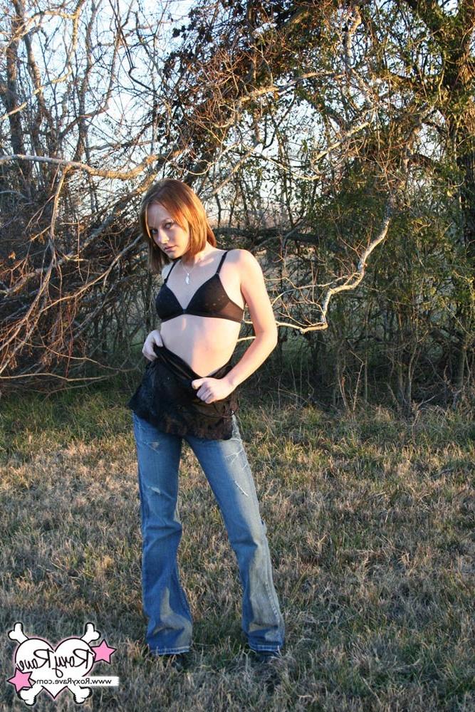 16P Amateur teen girl teasing outdoors