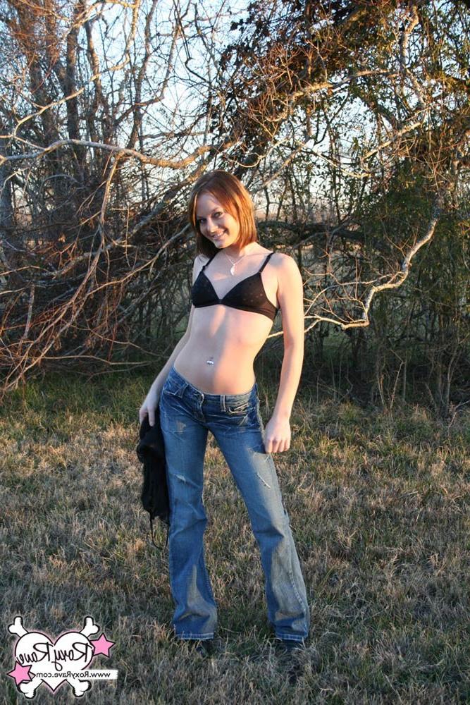 16P Amateur teen girl teasing outdoors
