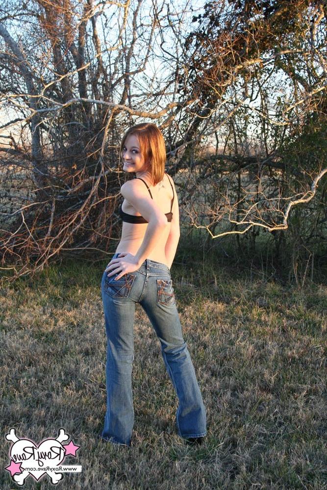16P Amateur teen girl teasing outdoors