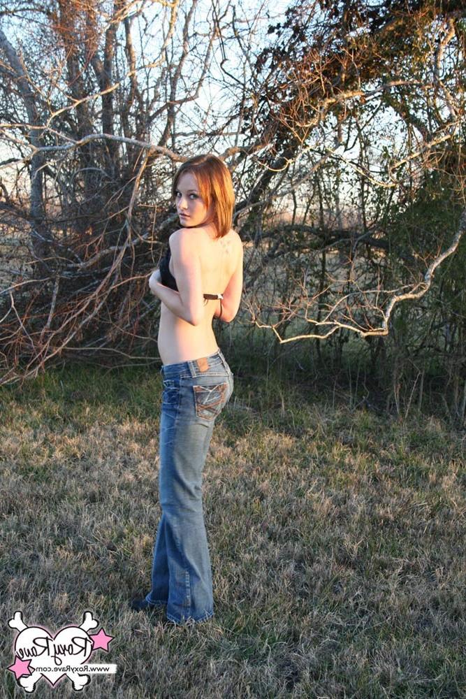 16P Amateur teen girl teasing outdoors