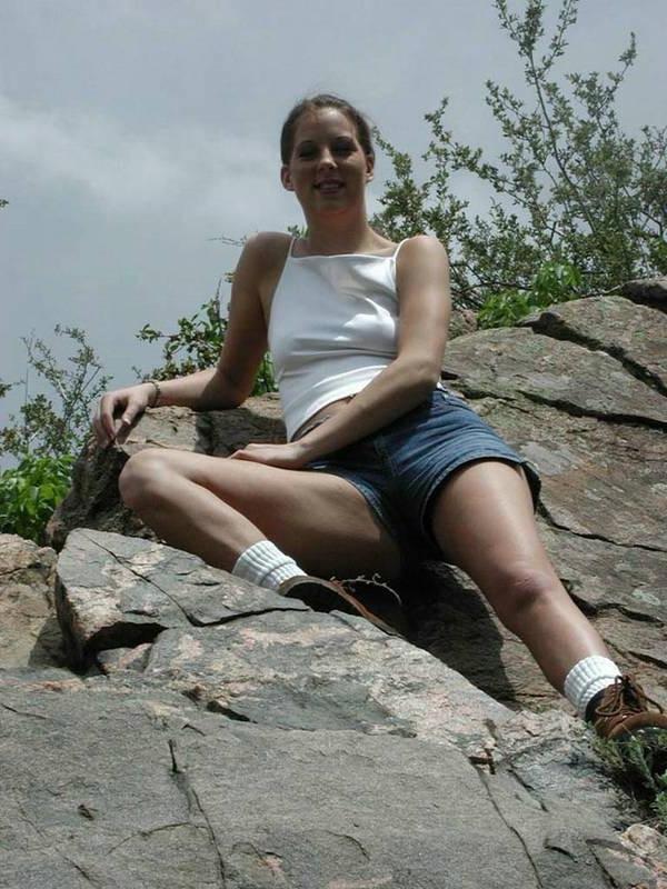 16P Amateur babe teasing hard outdoor showing her tits