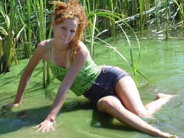 16P Redhead Water Babe Frolics Naked Outdoors in Pond
