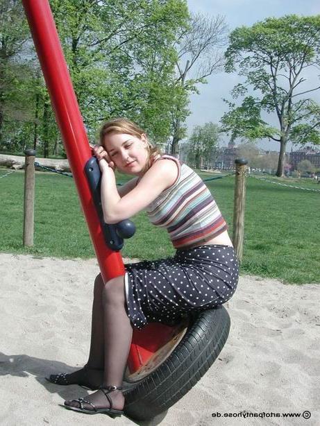 16P amateur teen in pantyhose posing outdoor