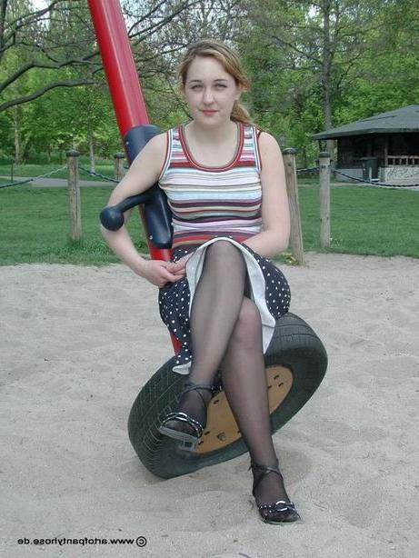 16P amateur teen in pantyhose posing outdoor