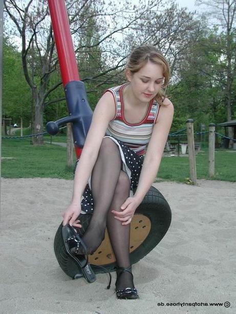 16P amateur teen in pantyhose posing outdoor
